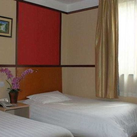 Fengye Super8 Lujiazui Hotel เซี่ยงไฮ้ ภายนอก รูปภาพ