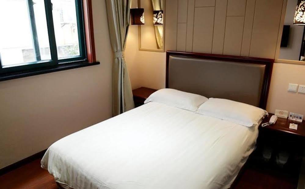 Fengye Super8 Lujiazui Hotel เซี่ยงไฮ้ ภายนอก รูปภาพ